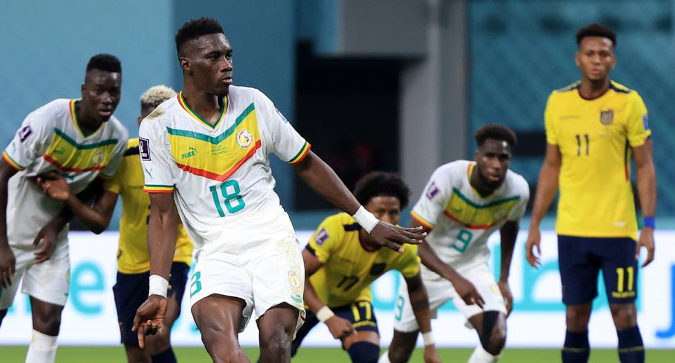 Ismaïla Sarr pone el 1-0 de penal y Senegal está dejando fuera a Ecuador