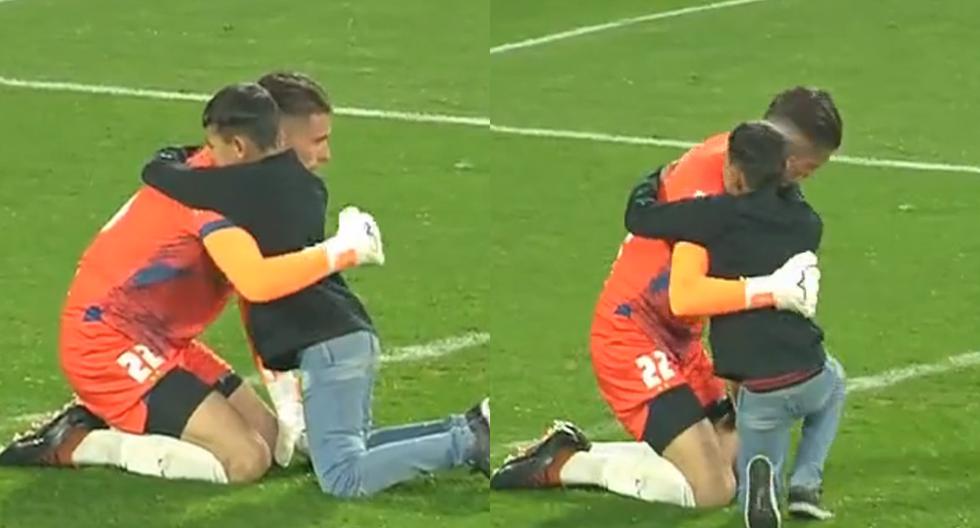 Pequeño hincha abrazó a portero de Defensa y Justicia tras la derrota ante Boca Juniors