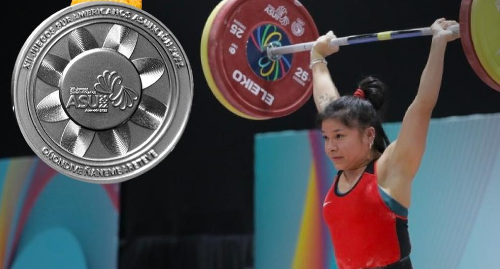 Celebrate, Peru! Silver medal for Shoely Mego in weightlifting at the South American Games.