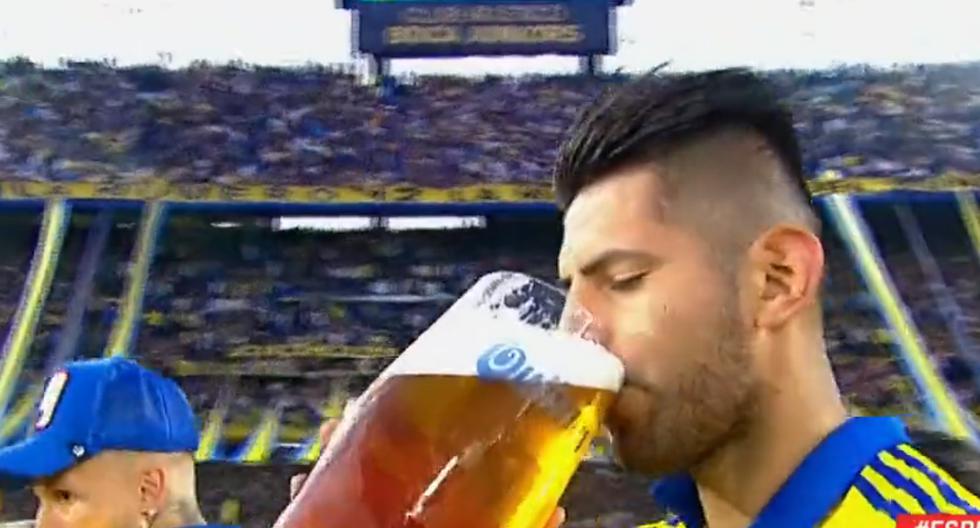El festejo del ‘León’: Carlos Zambrano bebió cerveza durante la celebración de Boca Juniors