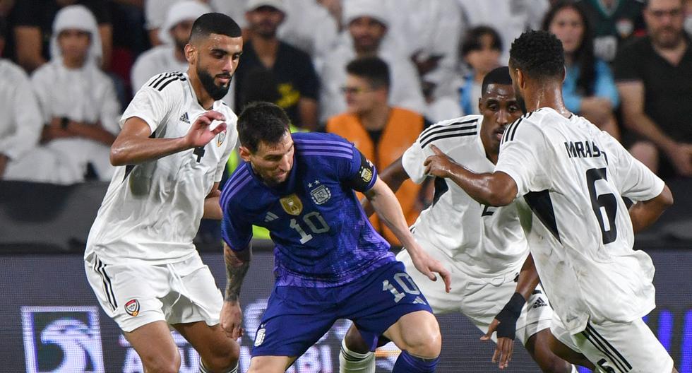 Lionel Messi y la fuerte falta que recibió en el amistoso de Argentina ante Emiratos Árabes 