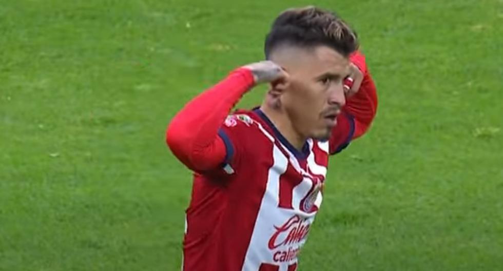 Chivas marca el descuento ante América gracias al gol de Cristian Calderón