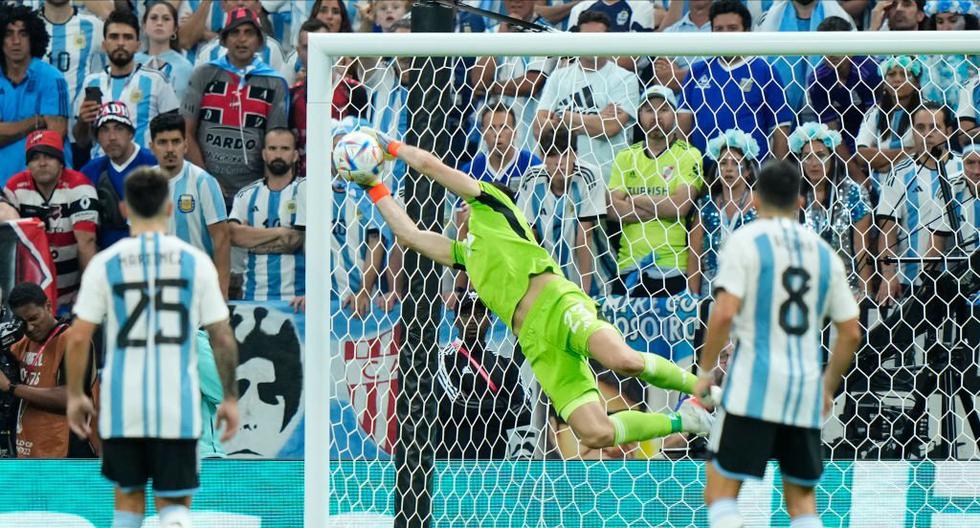 What a great flight! 'Dibu' Martinez and his dazzling save without a rebound in Mexico vs. Argentina.