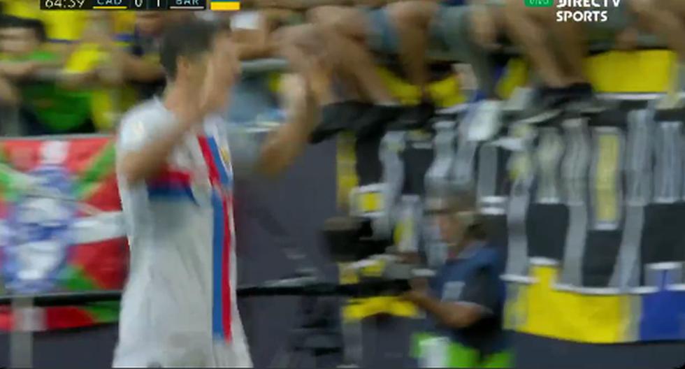 Unstoppable: Lewandowski scored the 2-0 for Barcelona vs. Cádiz in LaLiga.