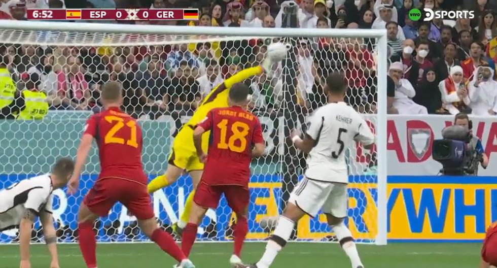 Mano y travesaño: la brillante reacción de Manuel Neuer para evitar el gol de España 