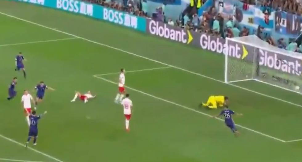 The spider bit! Julián Álvarez makes it 2-0 by scoring his first goal in the World Cup.