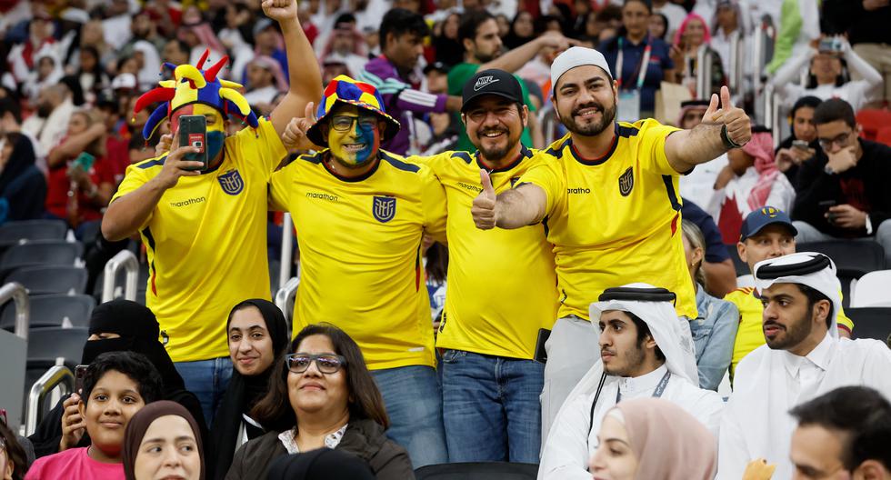 Hinchas de Ecuador aprovechan el partido contra Qatar para reclamar: “Queremos cerveza”