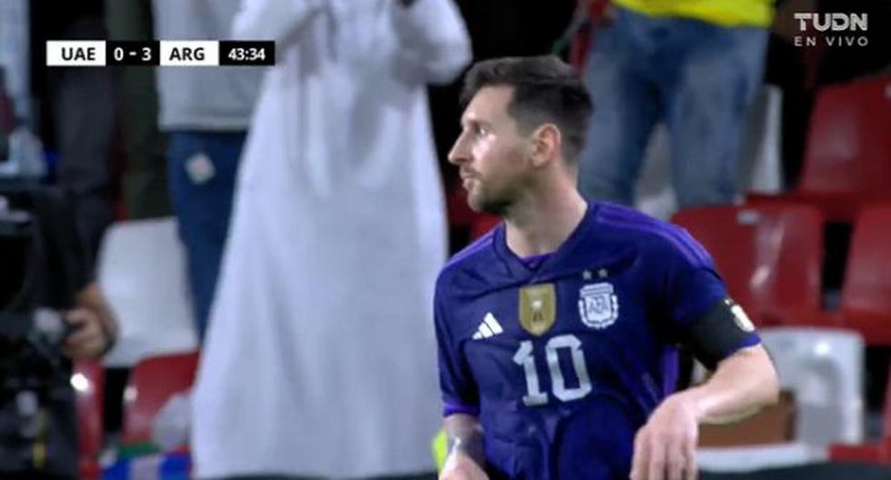 El que faltaba: Lionel Messi cruzó la pelota y anotó el 4-0 de Argentina antes del Mundial 