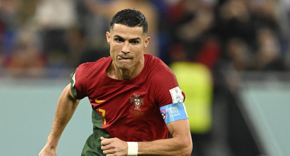 Mundial Qatar 2022: Cristiano Ronaldo sacó algo de su short durante el Portugal vs. Ghana y lo comió 