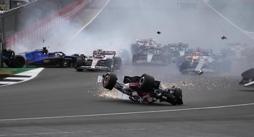 Fórmula 1 informó que Guanyu Zhou de Alfa Romeo “está consciente”, tras fuerte accidente en el GP de Gran Bretaña