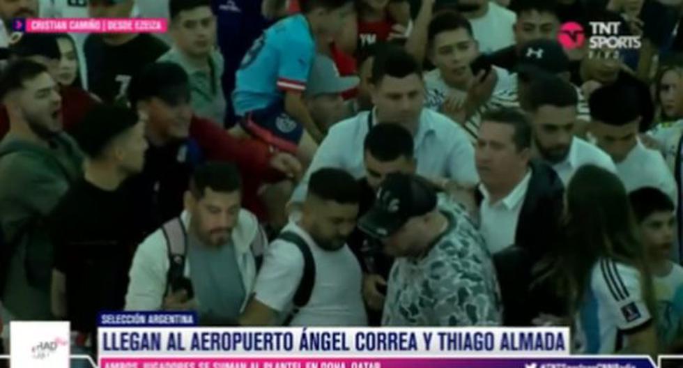 Total madness! The apoteotic farewell to Almada and Correa before flying to Qatar.