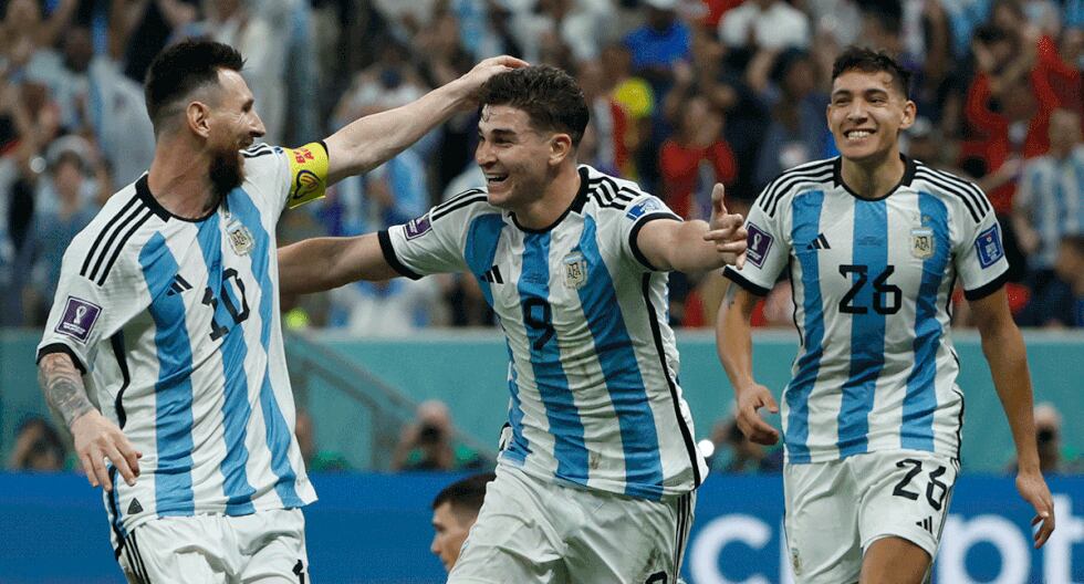 ¡Combinación perfecta! Estupenda jugada de Messi y toque final de Álvarez para el 3-0