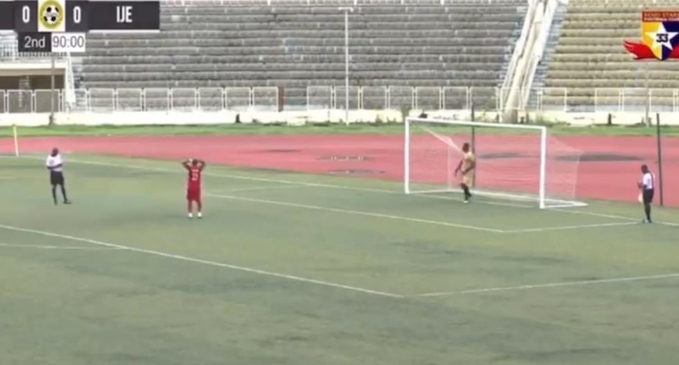 En la final de la Copa de Nigeria un futbolista falló en la tanda de penales que se volvió viral 