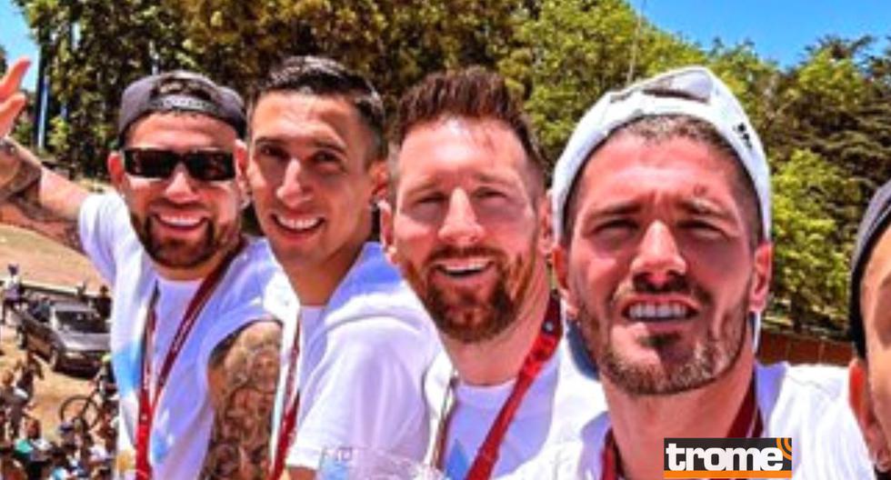 Qué cantaban Lionel Messi y jugadores argentinos en caravana del campeón 