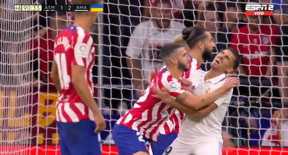 Atlético vs. Real Madrid: Hermoso recibe tarjeta roja por dos faltas en poco tiempo 