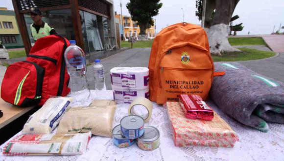 durante una evacuación debe llevarse la mochila de emergencia, la cual debe estar bien equipada y pesar cerca de 8 kilos. (Foto: Andina)