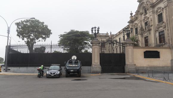 Los fiscales llegaron a Palacio de Gobierno para realizar el allanamiento de las cámaras de seguridad de Palacio de Gobierno. (Foto: Renzo Salazar / GEC)