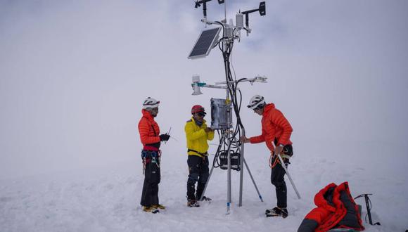 La National Geographic Society informó de la instalación de una estación meteorológica justo debajo de la cumbre del nevado Ausangate a 6,349 metros de altura. Foto: Difusión