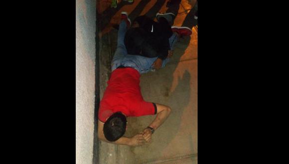 Delincuentes venezolanos terminaron en el piso tras ser atrapados.