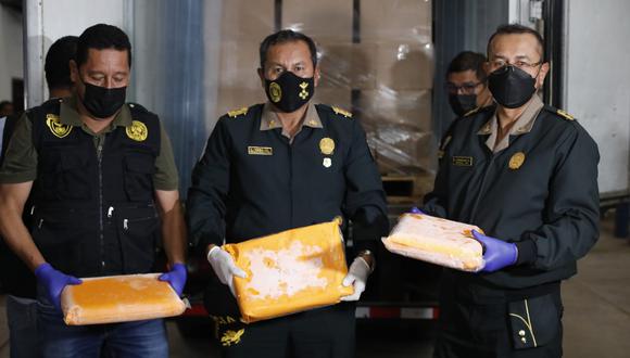 Policías de Dirandro allanaron dos laboratorio clandestinos y decomisaron 4 toneladas de clorhidrato de cocaína, camuflado en pulpa de mango. (fotos: César Bueno/GEC)