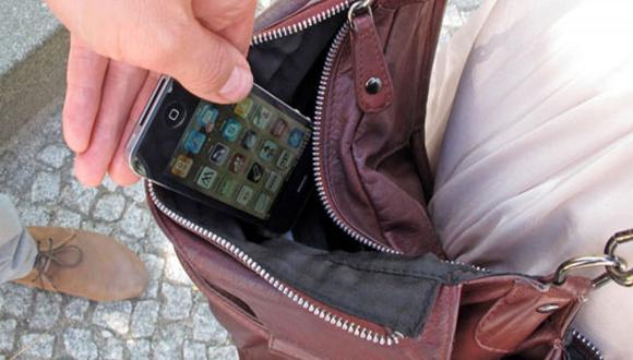 Entérate qué hacer en caso ocurre el robo de un teléfono celular (Foto: EFE)