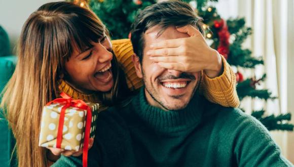 Conoce los regalos perfectos para tu pareja según tu signo zodiacal en esta Navidad. Foto: iStock.