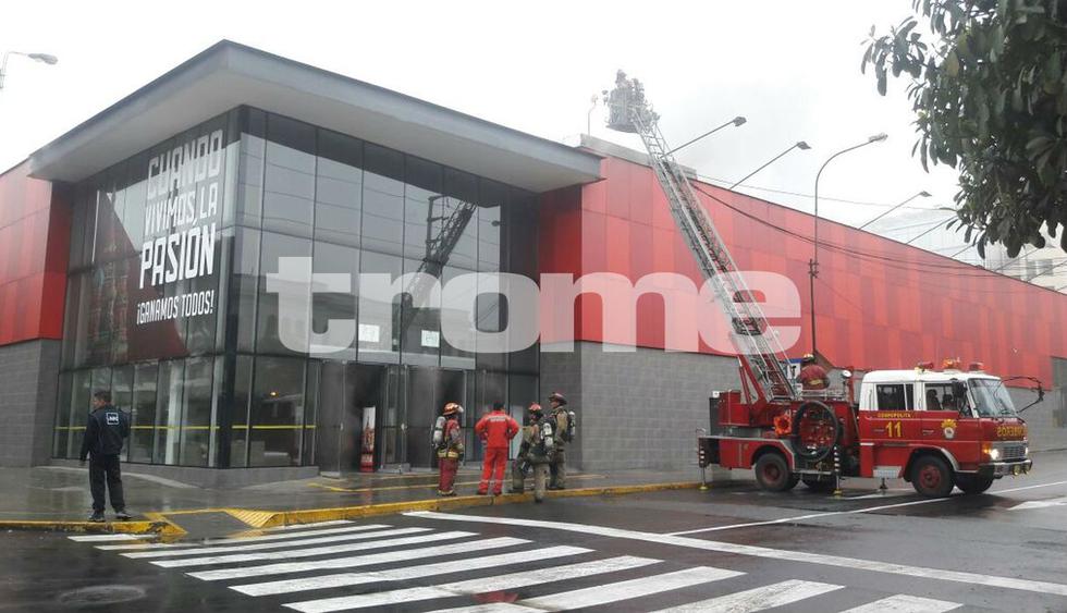 Incendio en Miraflores Explosión en supermercado de la Avenida