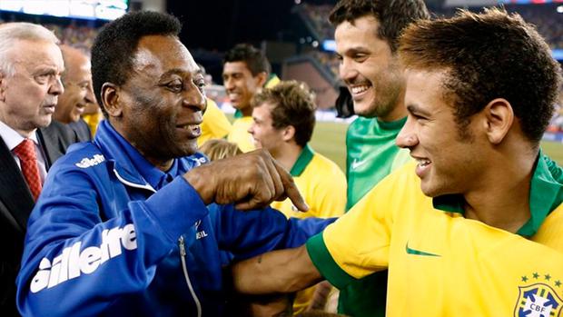 El astro Pelé y Neymar juntos en un partido de Brasil (Foto: AFP)