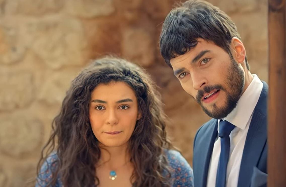 Reyyan (Ebru Şahin) y Miran (Akın Akınözü), protagonistas de "Hercai". (Foto: Mia Yapim)