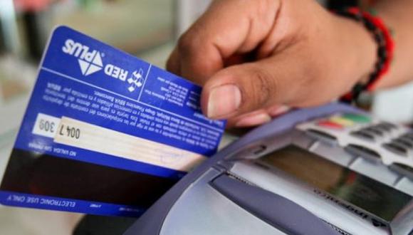 Los bancos ya no podrán cobrar un monto fijo del seguro de desgravamen de por las deudas en las tarjetas de crédito. (Foto: GEC)