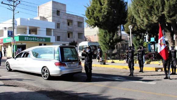 Arequipa: SOB PNP Walter Gárate fue despedido con honores por el Comando Policial en una emotiva ceremonia en la que participaron sus compañeros de la comisaría de Cerro Colorado.
