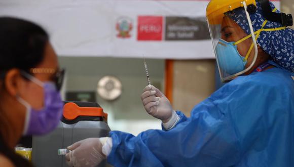 La vacunación contra el coronavirus sigue avanzando a nivel nacional. Se exhorta a la ciudadanía a completar su esquema de inoculación. (Foto: Hugo Curotto/ GEC)