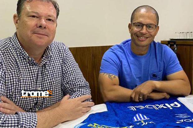 Alex firmó como nuevo DT de Avaí (Foto: @avaifc)