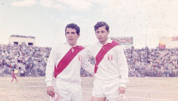 Ramón Mifflin y Roberto Chale se enfrentaron por la camiseta de Pelé y el 'Niño Terrible' se vengó.  (Foto GEC Archivo Histórico)