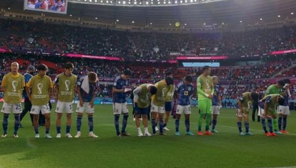 Jugadores de la selección de Japón piden disculpas a sus hinchas tras perder. (Foto: AP)