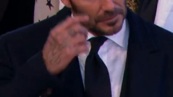 David Beckham llora frente al ataúd de la Reina Isabel II