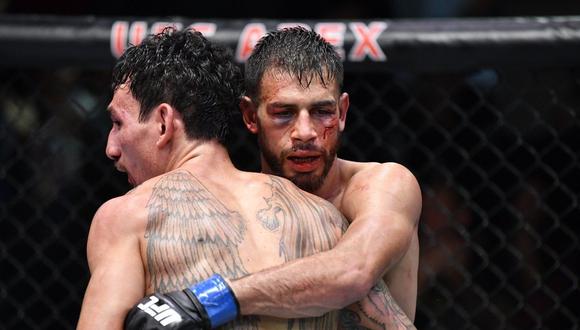 Yair Rodríguez le dio pelea a Max Holloway, en su regreso a la jaula de acero después de dos años. (UFC)