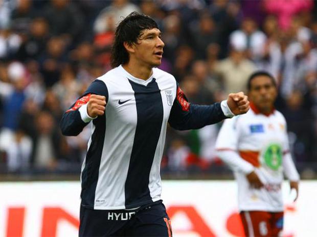 Roberto Ovelar juega para el Junior de Barranquilla y se le ha vinculado nuevamente a Alianza Lima.