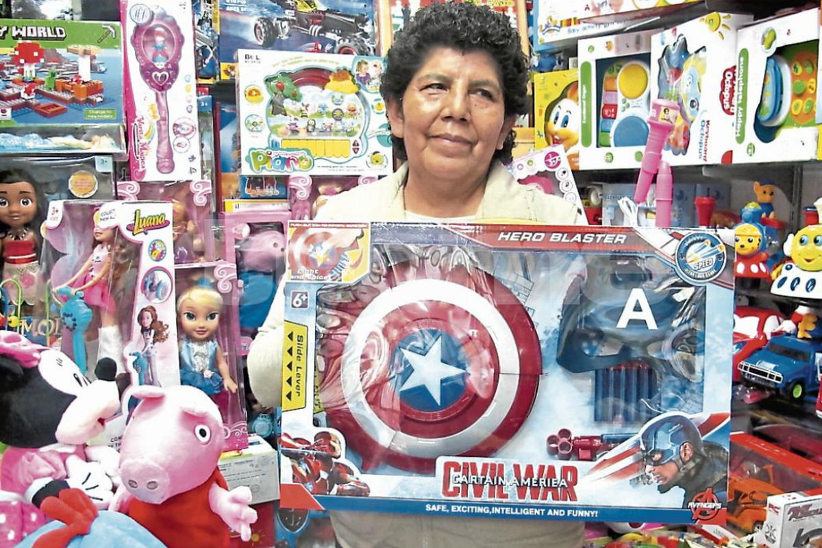 Miles abarrotan Centro de Lima en busca del juguete perfecto para estas fiestas [FOTOS] ACTUALIDAD | TROME