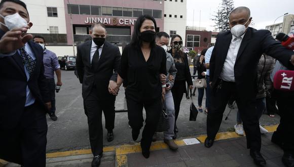 Keiko Fujimori no brindó declaraciones a la prensa a su llegada al velorio de su madre, Susana Higuchi. Foto: GEC