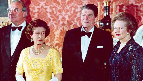 La reina Isabel II y Margaret Thatcher (primera ministra del Reino Unido 1979- 1990) en reunión con Ronald Reagan (1982).