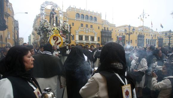 En diversas ciudades del Perú se efectúan fiestas patronales y procesiones en honor a San Martín de Porres, siendo la procesión principal la que parte de la Iglesia de Santo Domingo, en Lima (Foto: Andina / Héctor Vinces)
