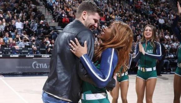 Danielle fue sorprendida por su novio en medio de un partido de los Utah Jazz, equipo para el que baila desde agosto de 2021. (Foto: Danielle Bush/Instagram)