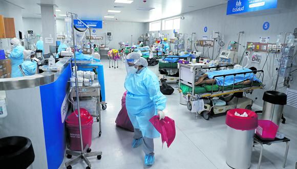 Essalud informó que el 60% de camas UCI para atender casos COVID-19 están ocupadas en sus hospitales atender. (Foto: Hugo Pérez/GEC)