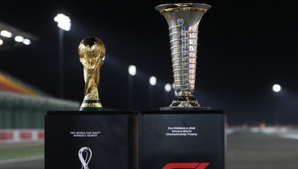 La Copa del Mundo de la FIFA estuvo presente en el GP de Qatar, a un año del Mundial. Foto: AFP.