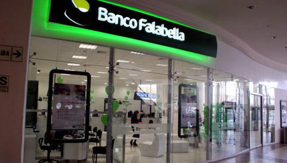 Banco Falabella cobrará comisión a clientes que paguen deuda con otras tarjetas. (Foto: GEC)