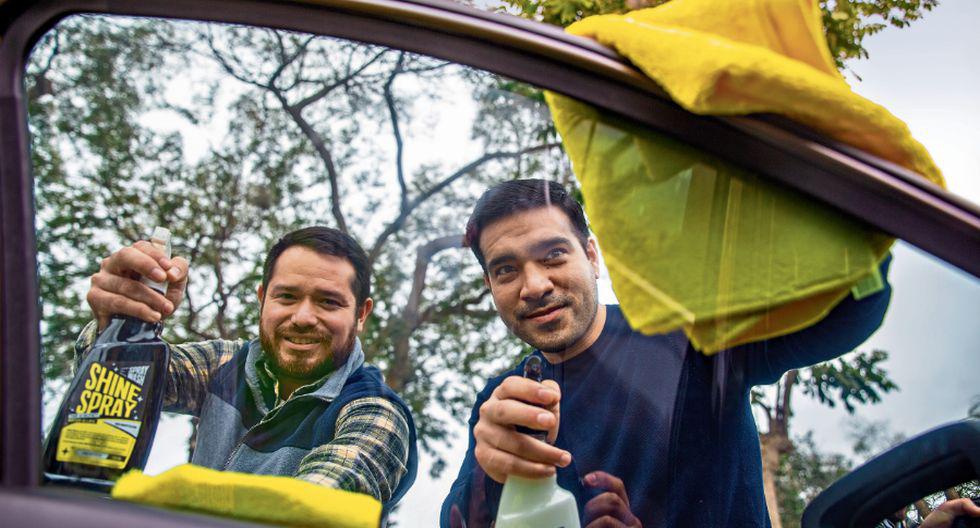 Ricardo Armas y Samuel Carty, emprendedores de 'Spray Wash'. (Foto: Allen Quintana-TROME)