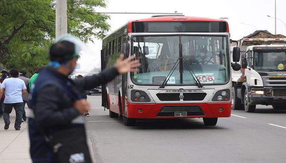 ATU implementa servicios especiales de buses para facilitar llegada de visitantes a Iglesia de las Nazarenas. (Foto: Eduardo Cavero)