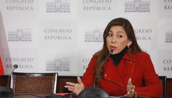 Lady Camones brindó una conferencia de prensa el último viernes para defenderse de críticas por primer audio con César Acuña. (Foto: Congreso)