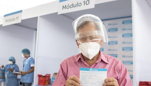 Del 8 al 15 de marzo se vacunarán al primer grupo de adultos mayores asegurados en el Seguro Social de Salud (Foto: Andina)